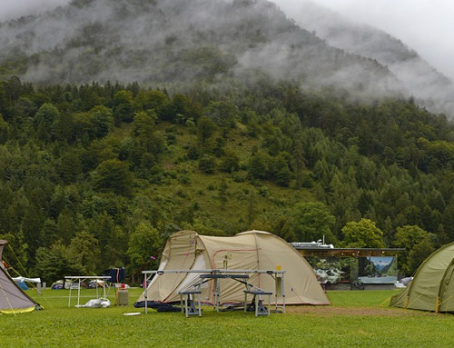 Camping sous la pluie : 5 astuces pour bien s’y préparer