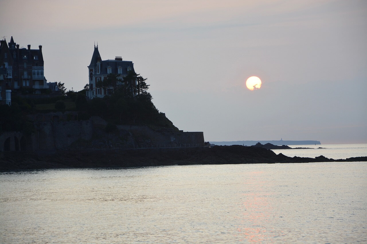 Dinard en Bretagne au bord de la mer